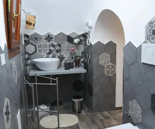 Mea House And 2019 3* Bari